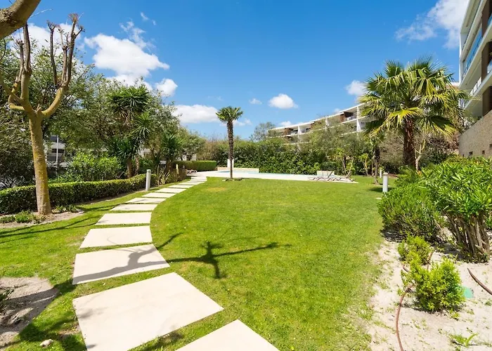 & Garden View 아파트